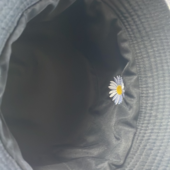 Cute reversible hat - Picture 4 of 4
